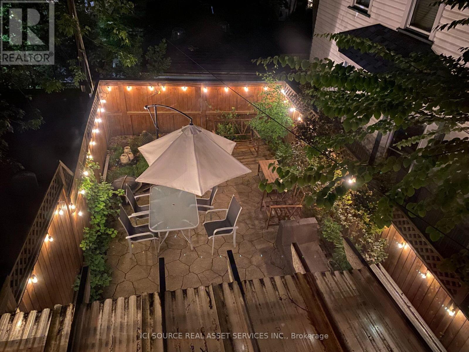 Upper - 62 Fernwood Park Avenue, Toronto, Ontario  M4E 3G1 - Photo 17 - E13800794