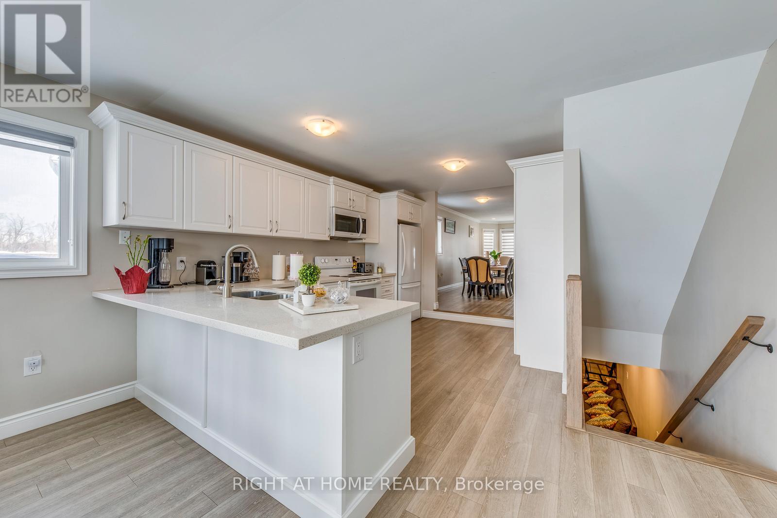 30 Brighton Road, Barrie (Georgian Drive), Ontario  L4M 6S4 - Photo 16 - S13800844