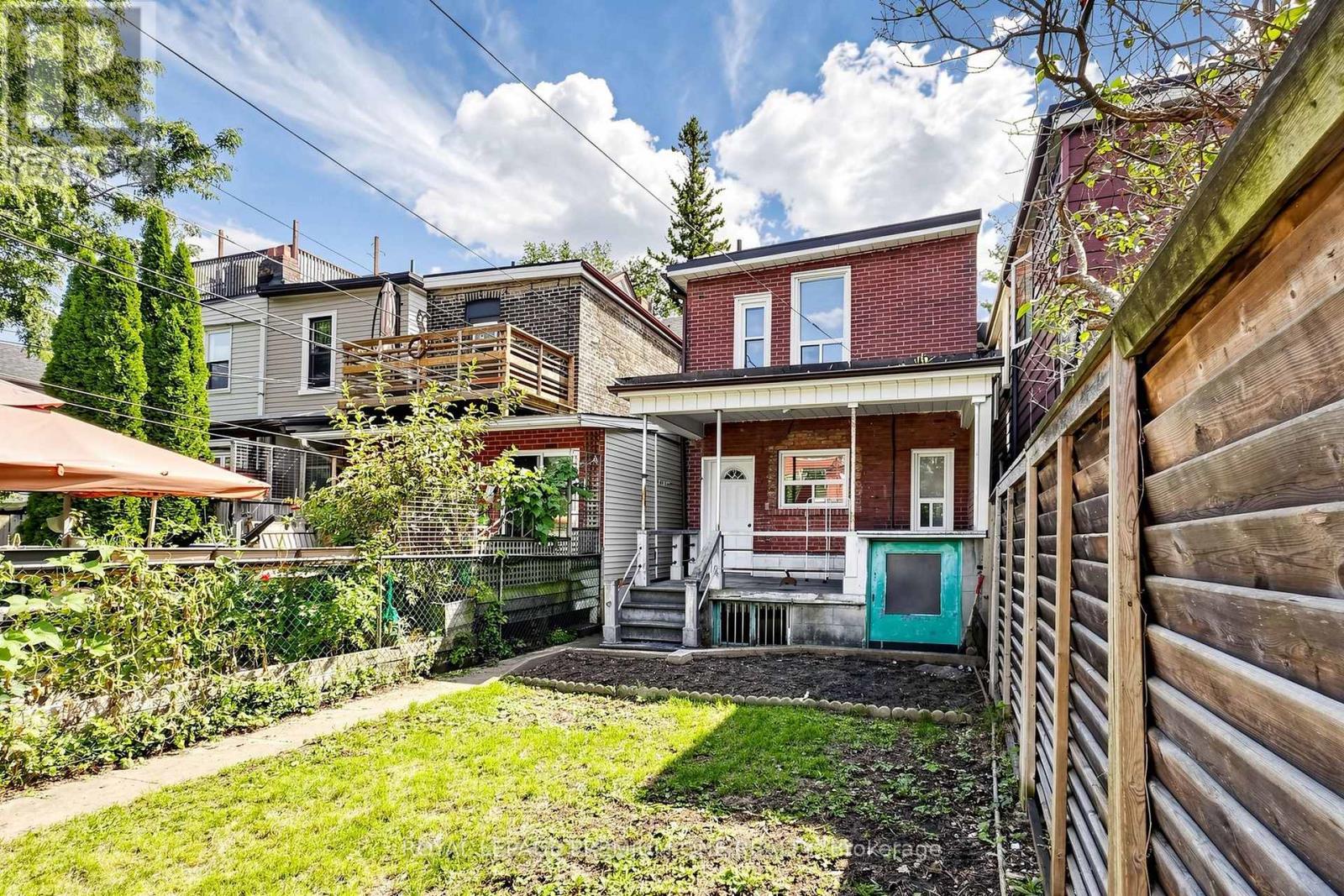 28 Garden Avenue, Toronto, Ontario  M6R 1H6 - Photo 18 - W13800788