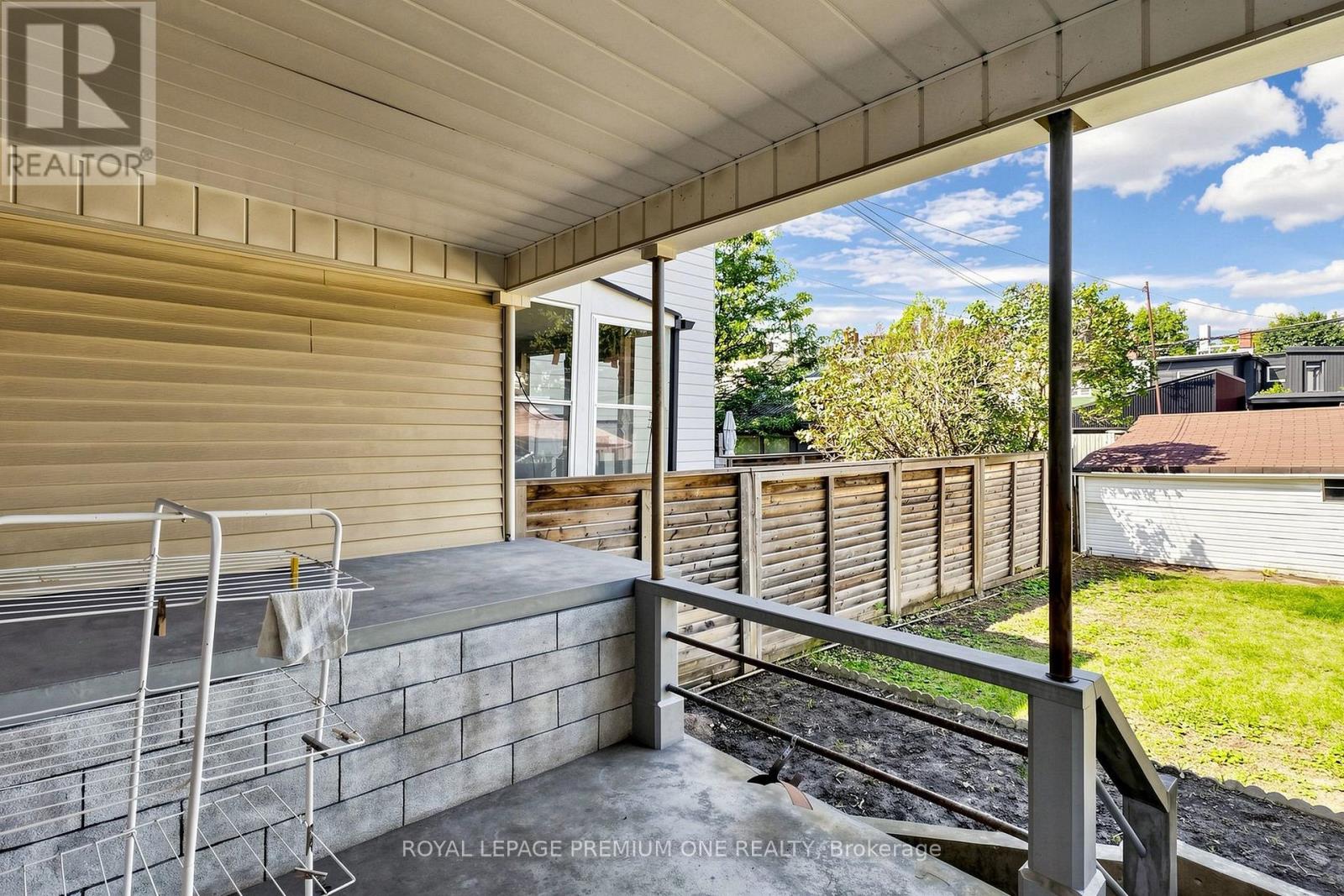 28 Garden Avenue, Toronto, Ontario  M6R 1H6 - Photo 19 - W13800788