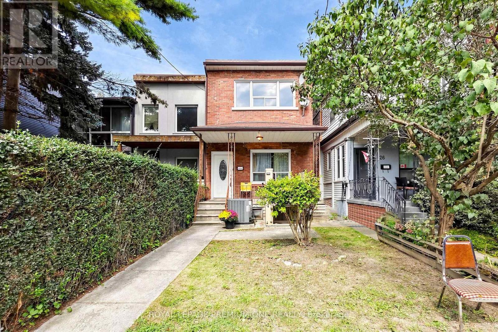 28 Garden Avenue, Toronto, Ontario  M6R 1H6 - Photo 2 - W13800788