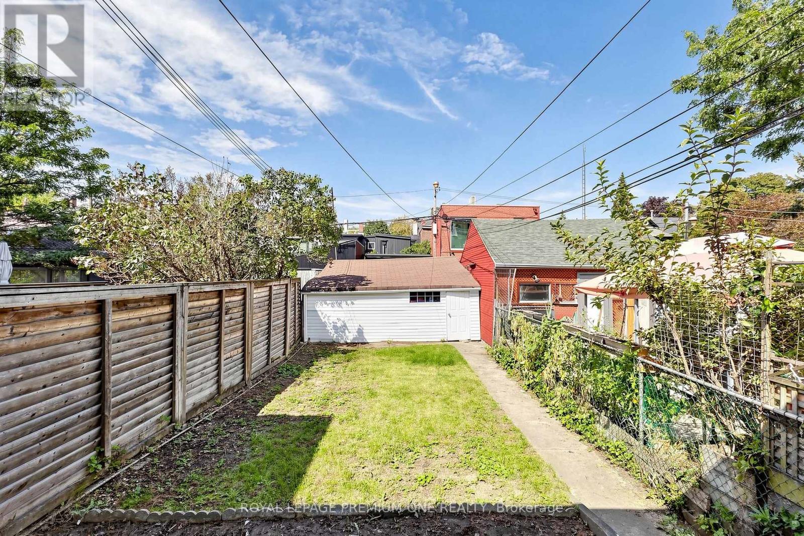 28 Garden Avenue, Toronto, Ontario  M6R 1H6 - Photo 20 - W13800788