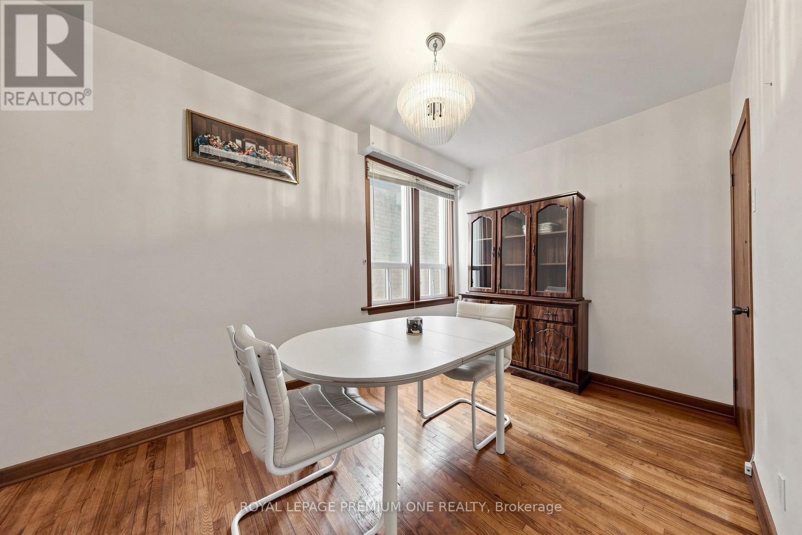 28 Garden Avenue, Toronto, Ontario  M6R 1H6 - Photo 6 - W13800788