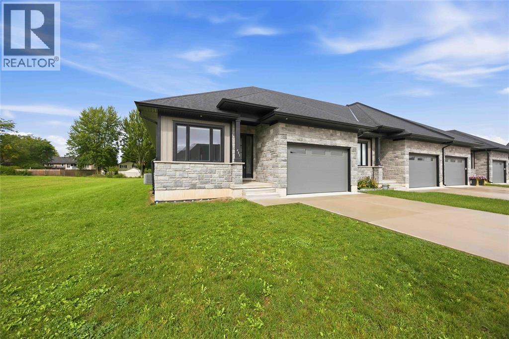 483 KIP LANE Plympton-Wyoming Ontario Canada N0N1T0 3
