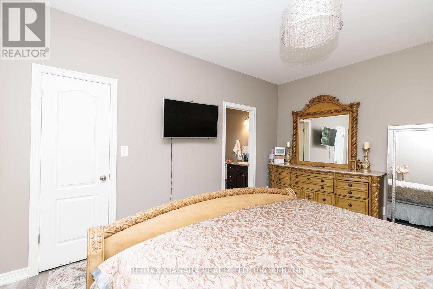 7653 Mulhern Street, Niagara Falls, Ontario  L2H 1B2 - Photo 13 - X13800868