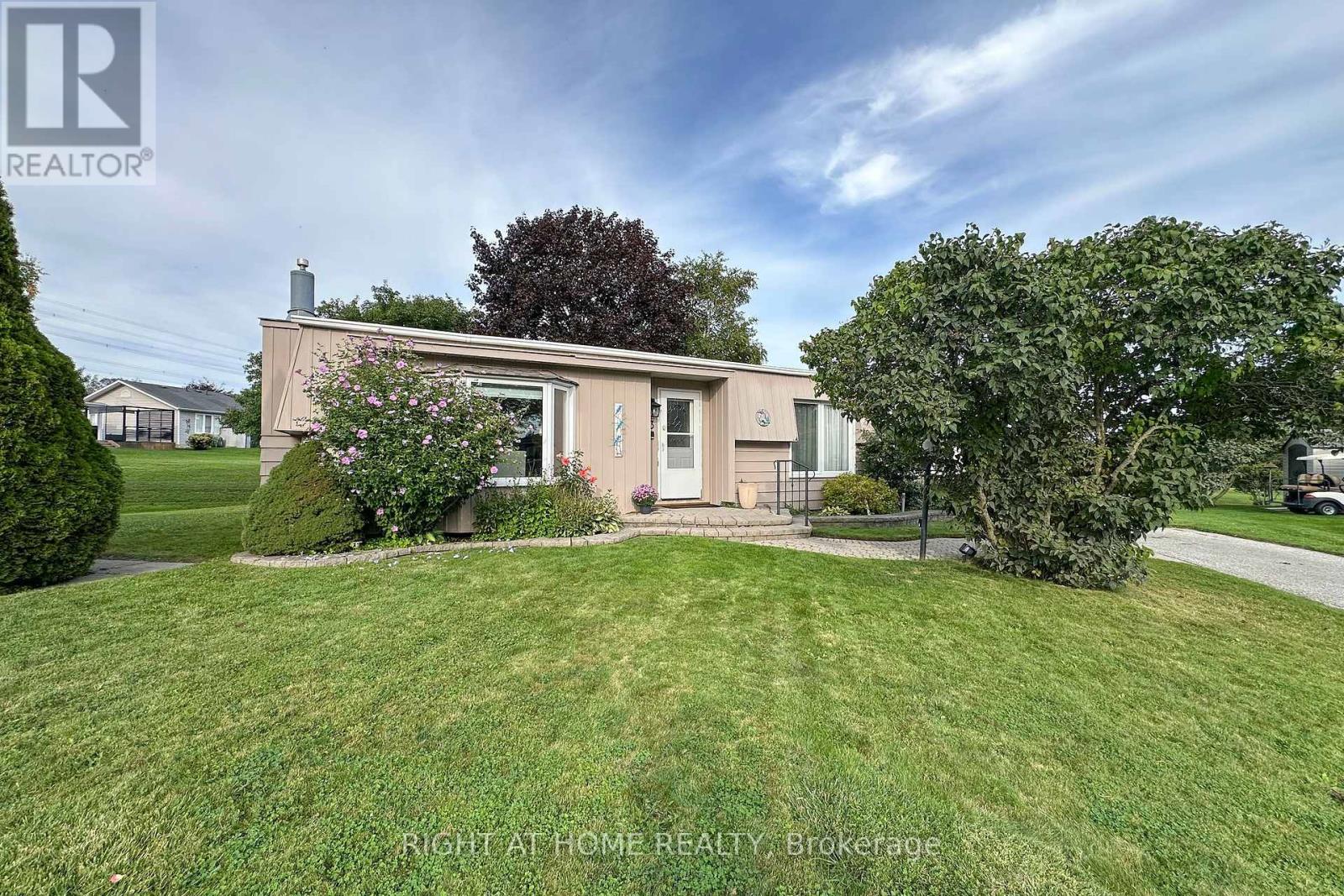 13 CORNERBROOK COURT, Clarington, Ontario