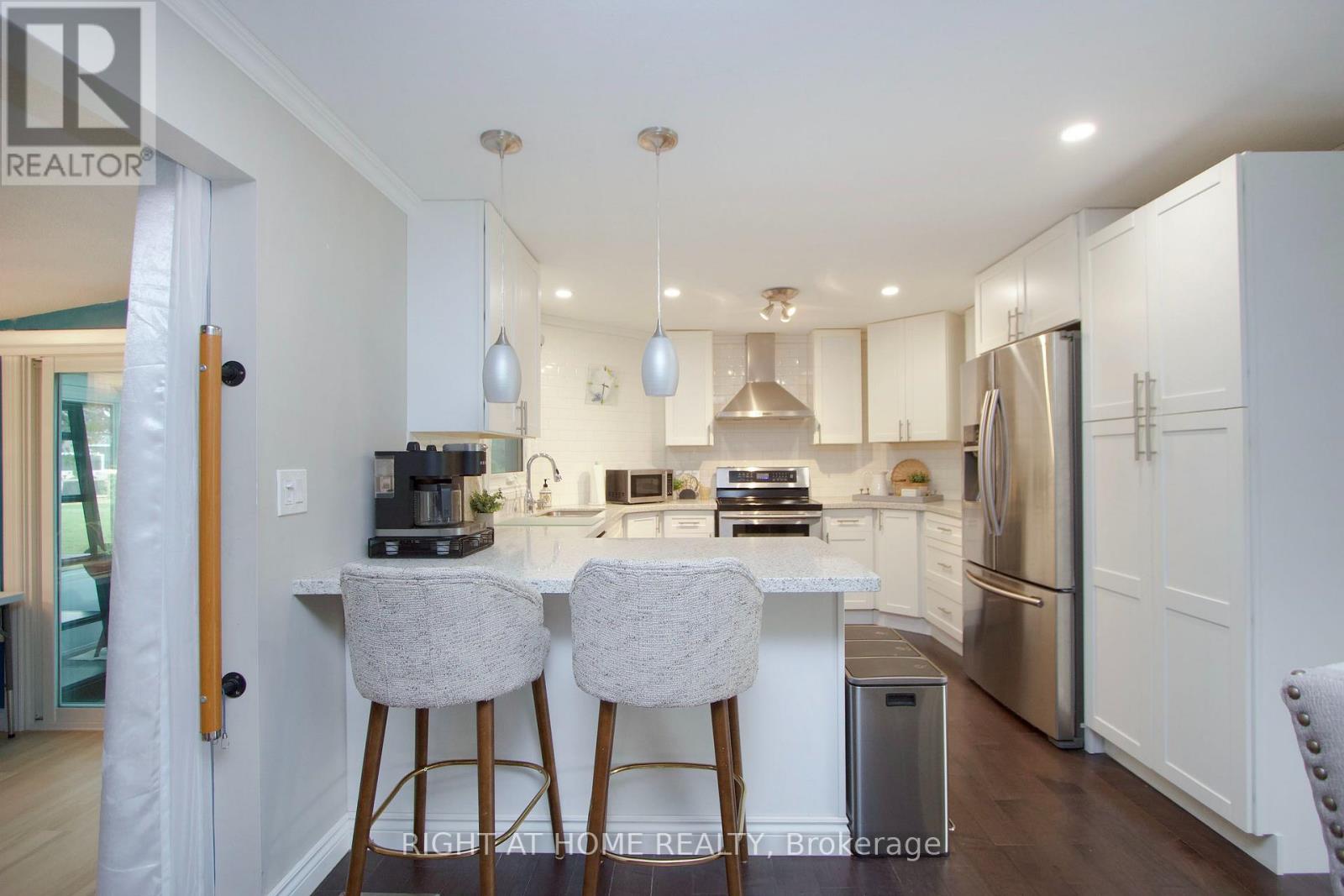 13 Cornerbrook Court, Clarington, Ontario  L1B 1B7 - Photo 10 - E13800880