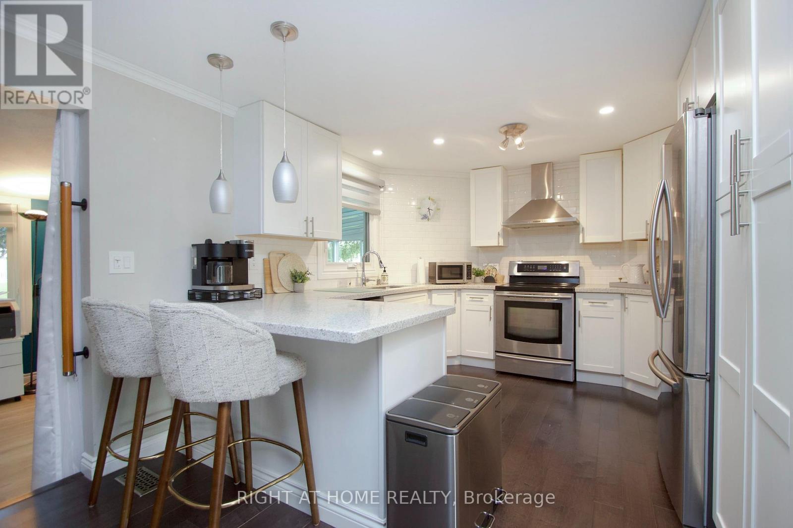 13 Cornerbrook Court, Clarington, Ontario  L1B 1B7 - Photo 11 - E13800880