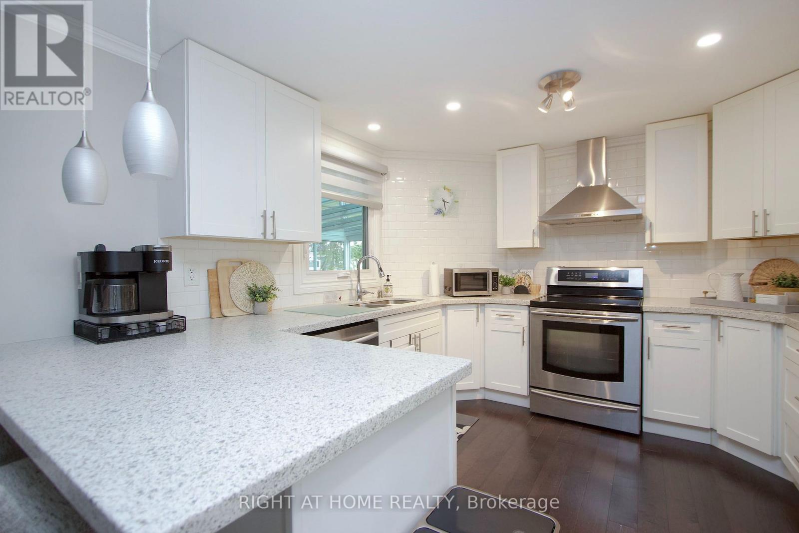 13 Cornerbrook Court, Clarington, Ontario  L1B 1B7 - Photo 12 - E13800880