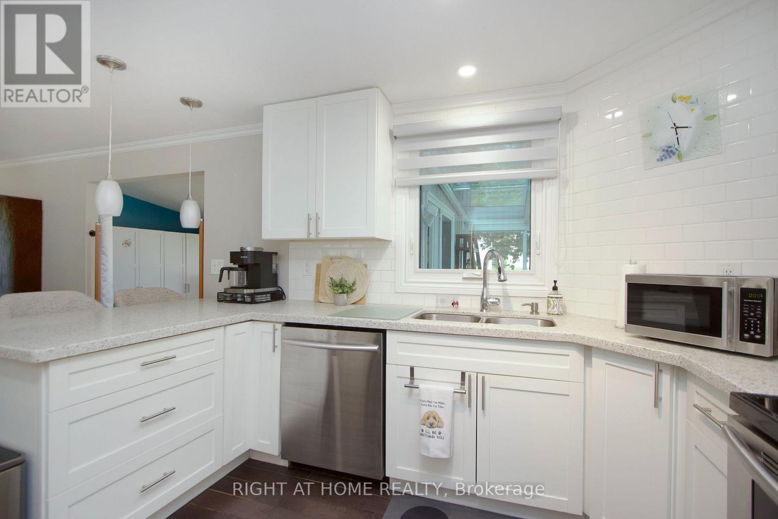 13 Cornerbrook Court, Clarington, Ontario  L1B 1B7 - Photo 13 - E13800880