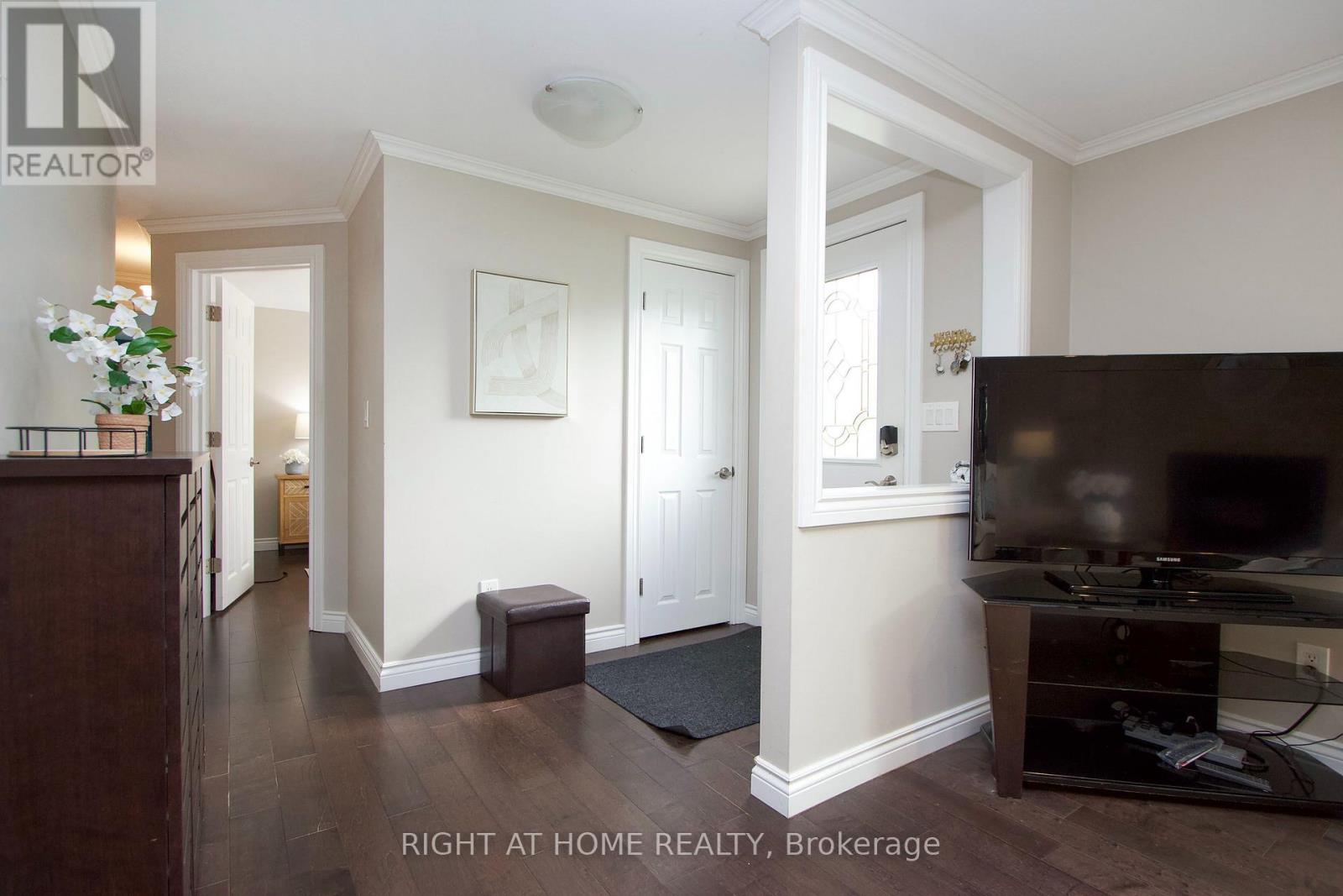 13 Cornerbrook Court, Clarington, Ontario  L1B 1B7 - Photo 3 - E13800880