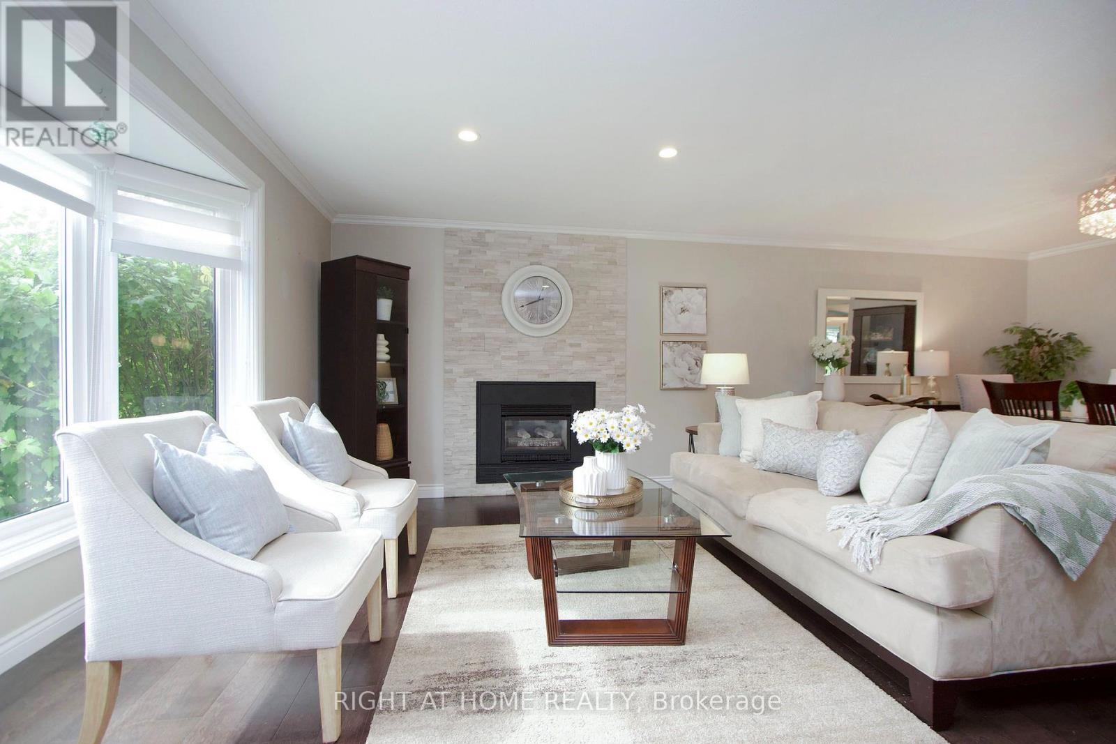 13 Cornerbrook Court, Clarington, Ontario  L1B 1B7 - Photo 5 - E13800880