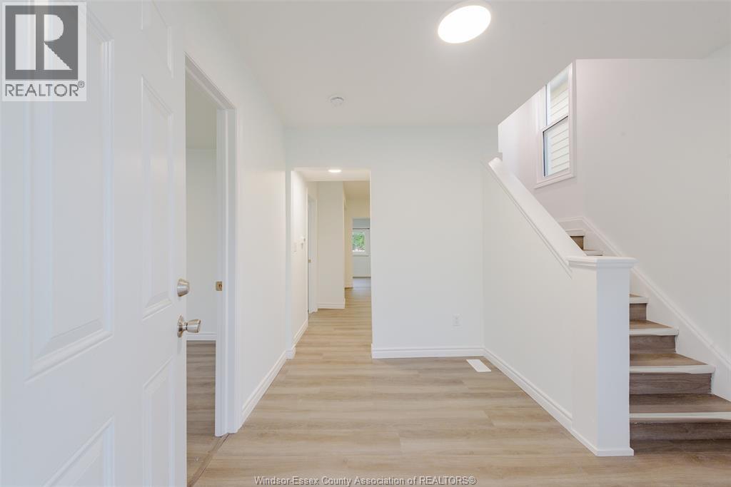 941 Cataraqui, Windsor, Ontario  N9A 3P7 - Photo 2 - 26022972
