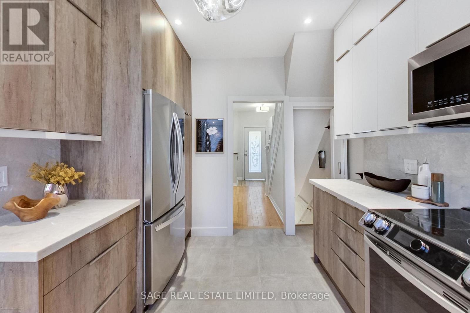 4 Dingwall Avenue, Toronto, Ontario  M4K 1H1 - Photo 12 - E13783568