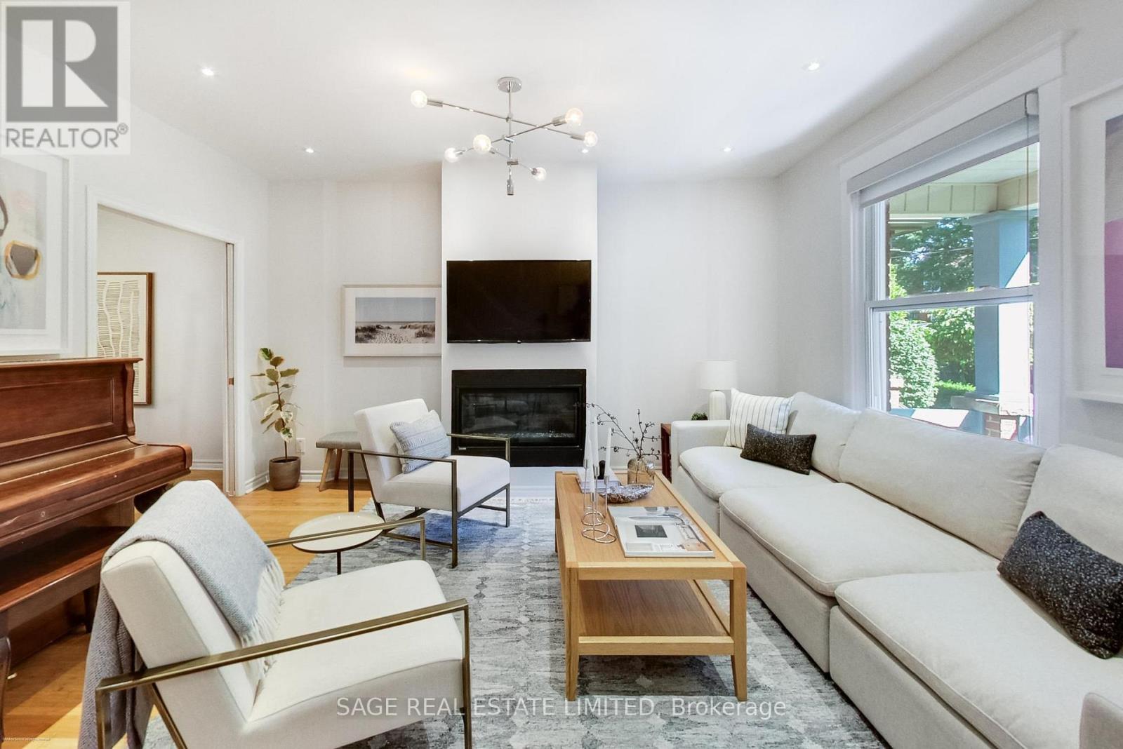 4 Dingwall Avenue, Toronto, Ontario  M4K 1H1 - Photo 5 - E13783568