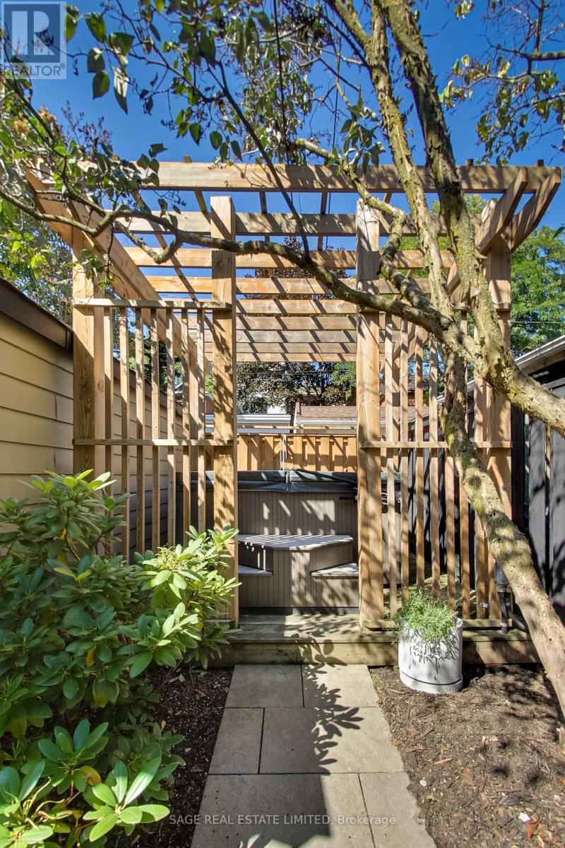 4 Dingwall Avenue, Toronto, Ontario  M4K 1H1 - Photo 45 - E13783568