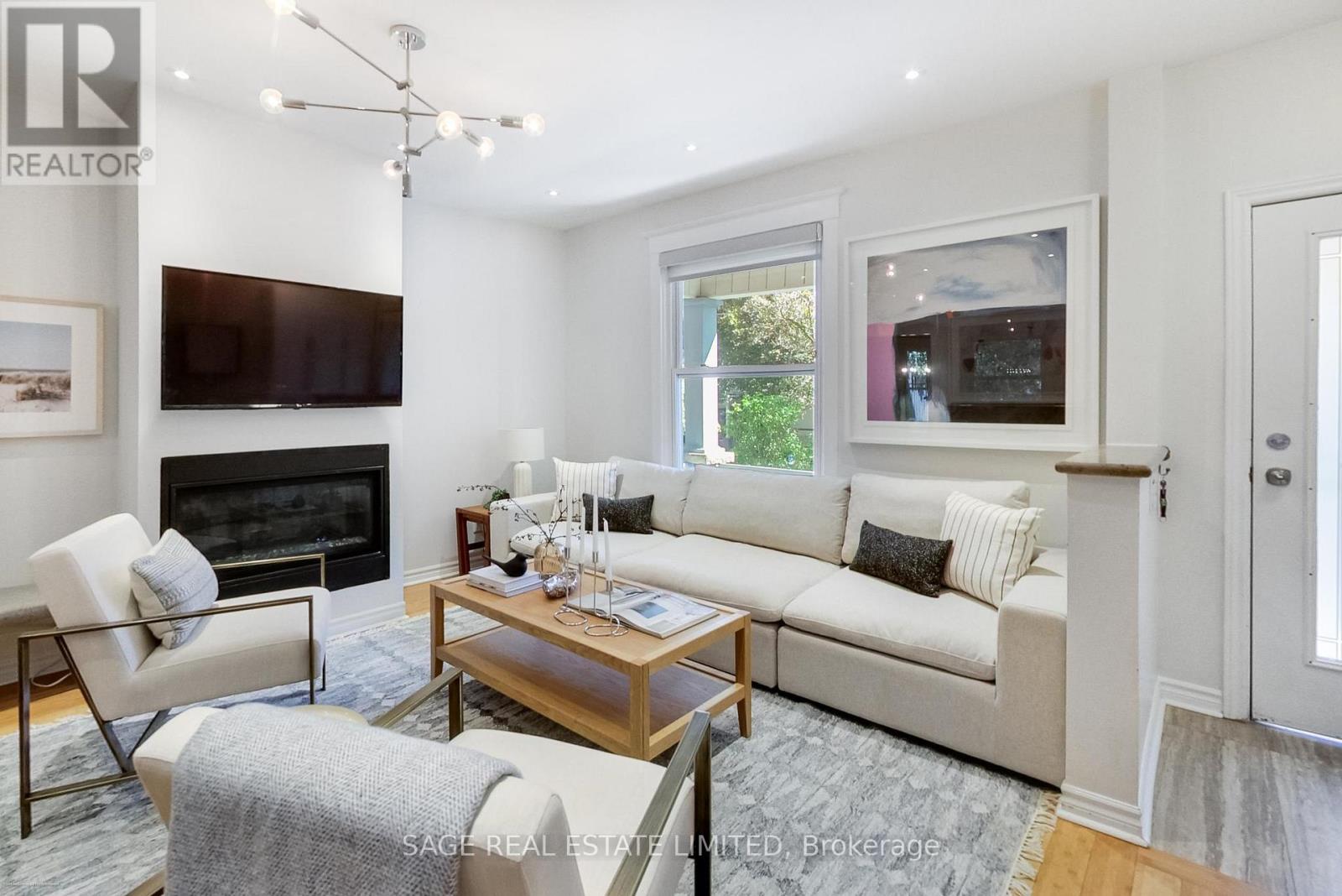 4 Dingwall Avenue, Toronto, Ontario  M4K 1H1 - Photo 6 - E13783568