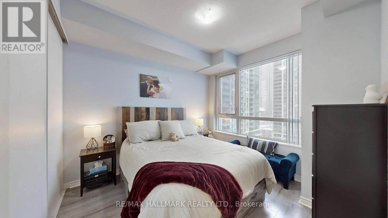910 - 349 Rathburn Road W, Mississauga, Ontario  L5B 0G9 - Photo 11 - W13511730