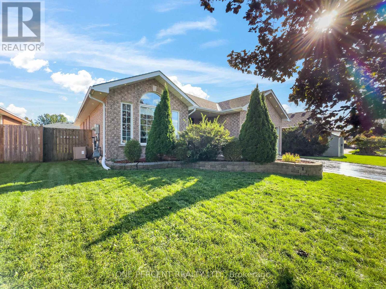 25 Hickory Grove, Belleville, Ontario  K8N 5X6 - Photo 2 - X13800854