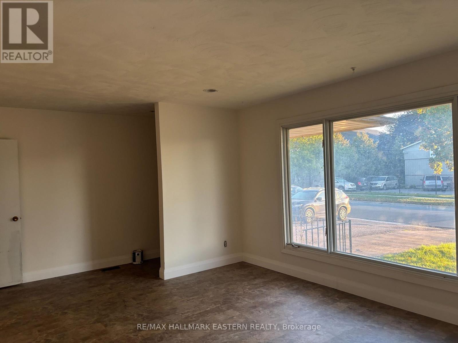 Main Floor Unit - 893 Ford Street, Peterborough, Ontario  K9J 5V2 - Photo 2 - X13800954