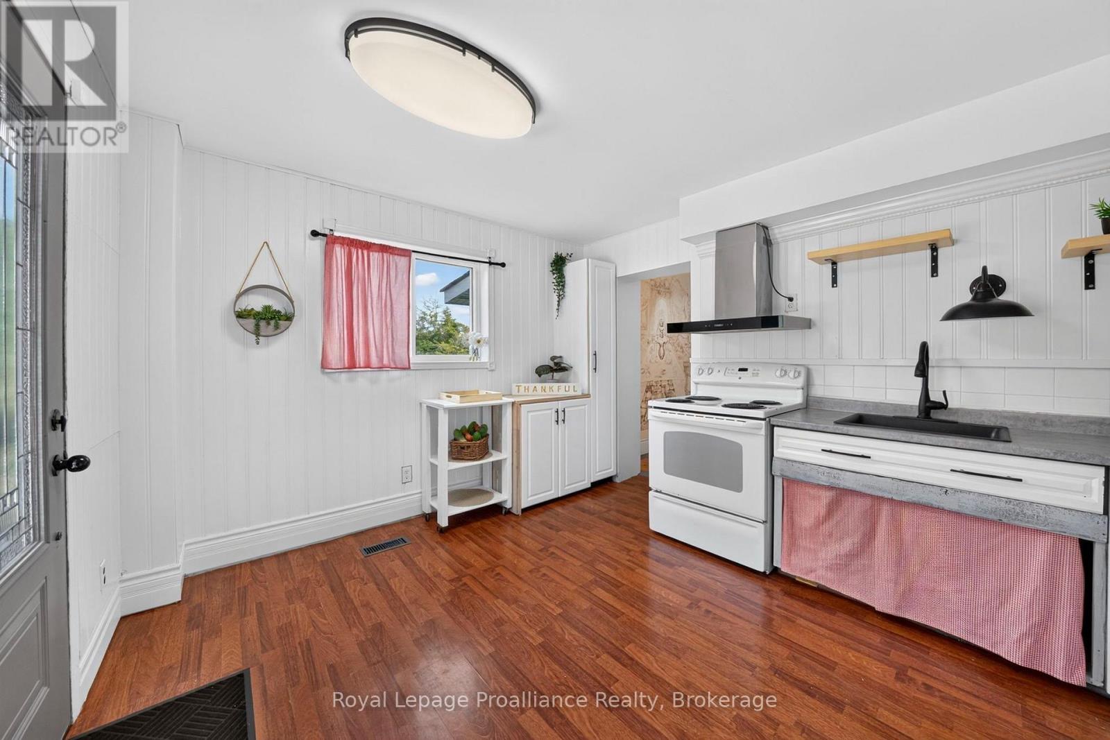 346 Gore Road, Prince Edward County, Ontario  K0K 1L0 - Photo 14 - X13800996