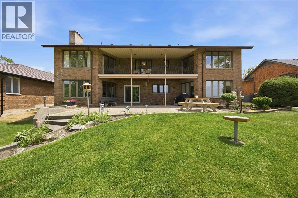 869 ST CLAIR PARKWAY Moore Township Ontario Canada N0N1M0 4