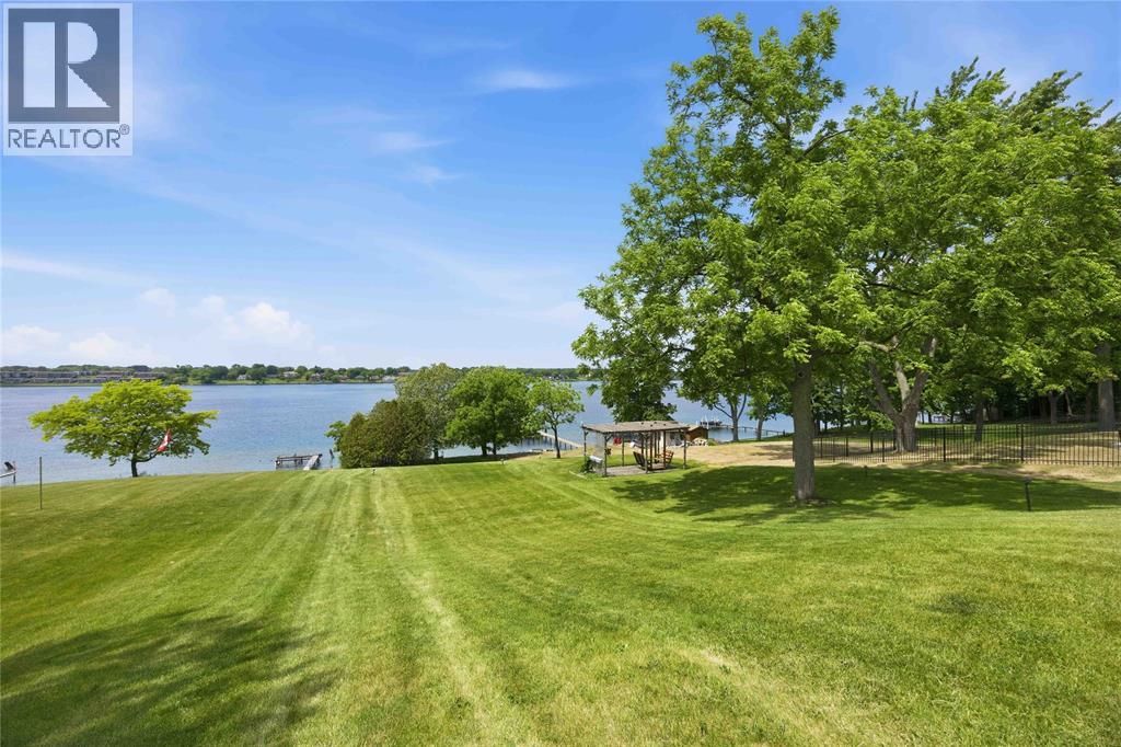 869 ST CLAIR PARKWAY Moore Township Ontario Canada N0N1M0 5
