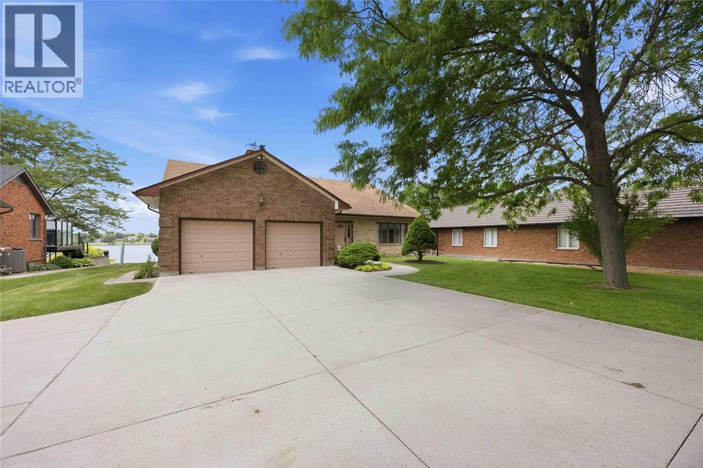 869 ST CLAIR PARKWAY Moore Township Ontario Canada N0N1M0 3
