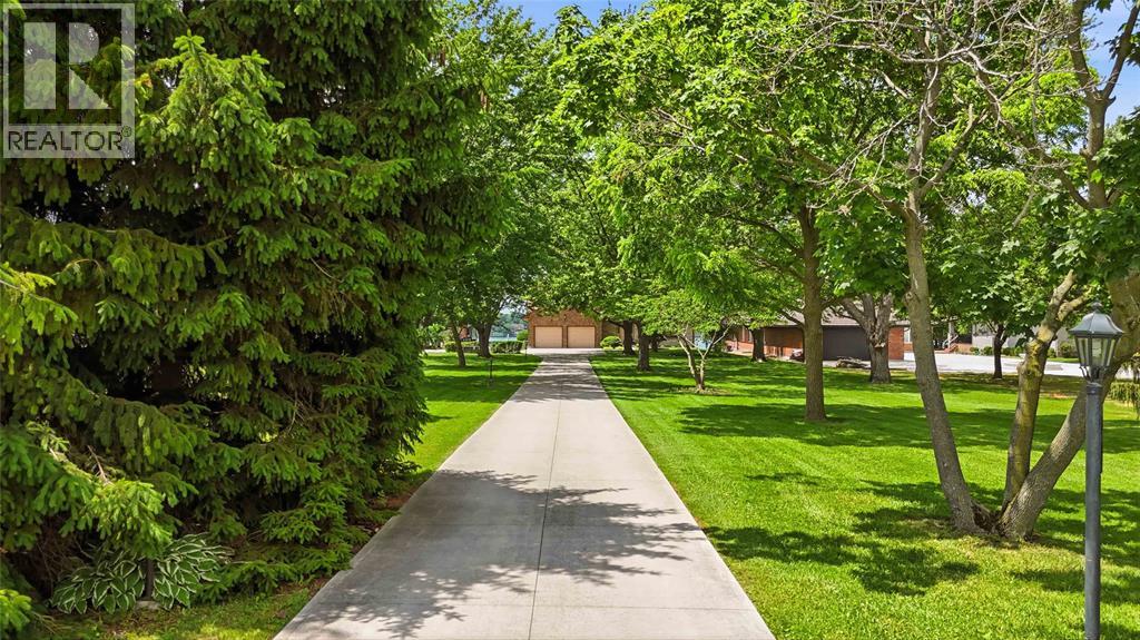 869 ST CLAIR PARKWAY Moore Township Ontario Canada N0N1M0 2