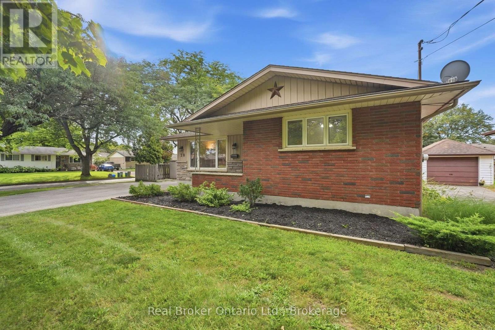 28 Brentwood Drive, St. Catharines, Ontario  L2M 4M2 - Photo 2 - X13800924