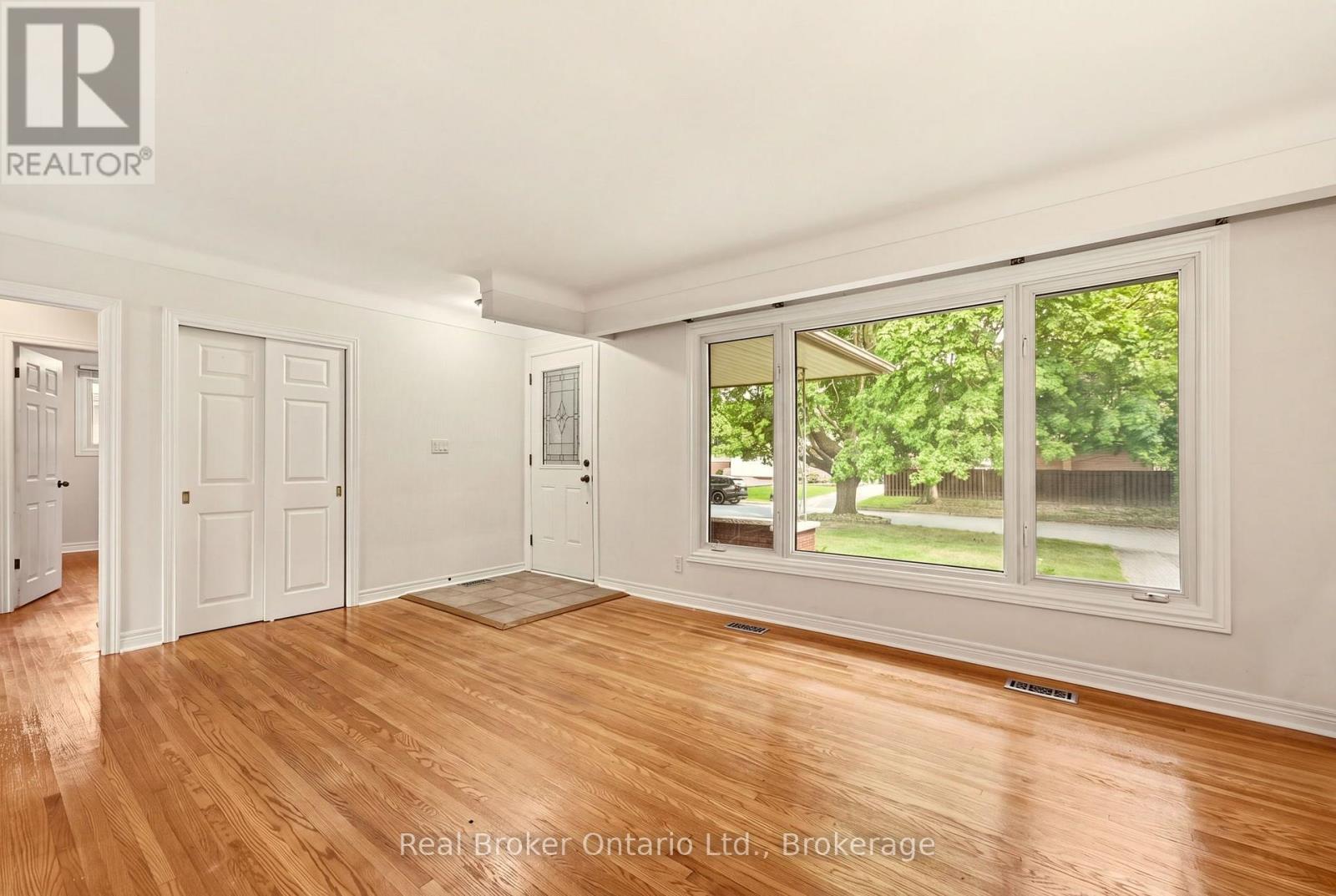 28 Brentwood Drive, St. Catharines, Ontario  L2M 4M2 - Photo 7 - X13800924