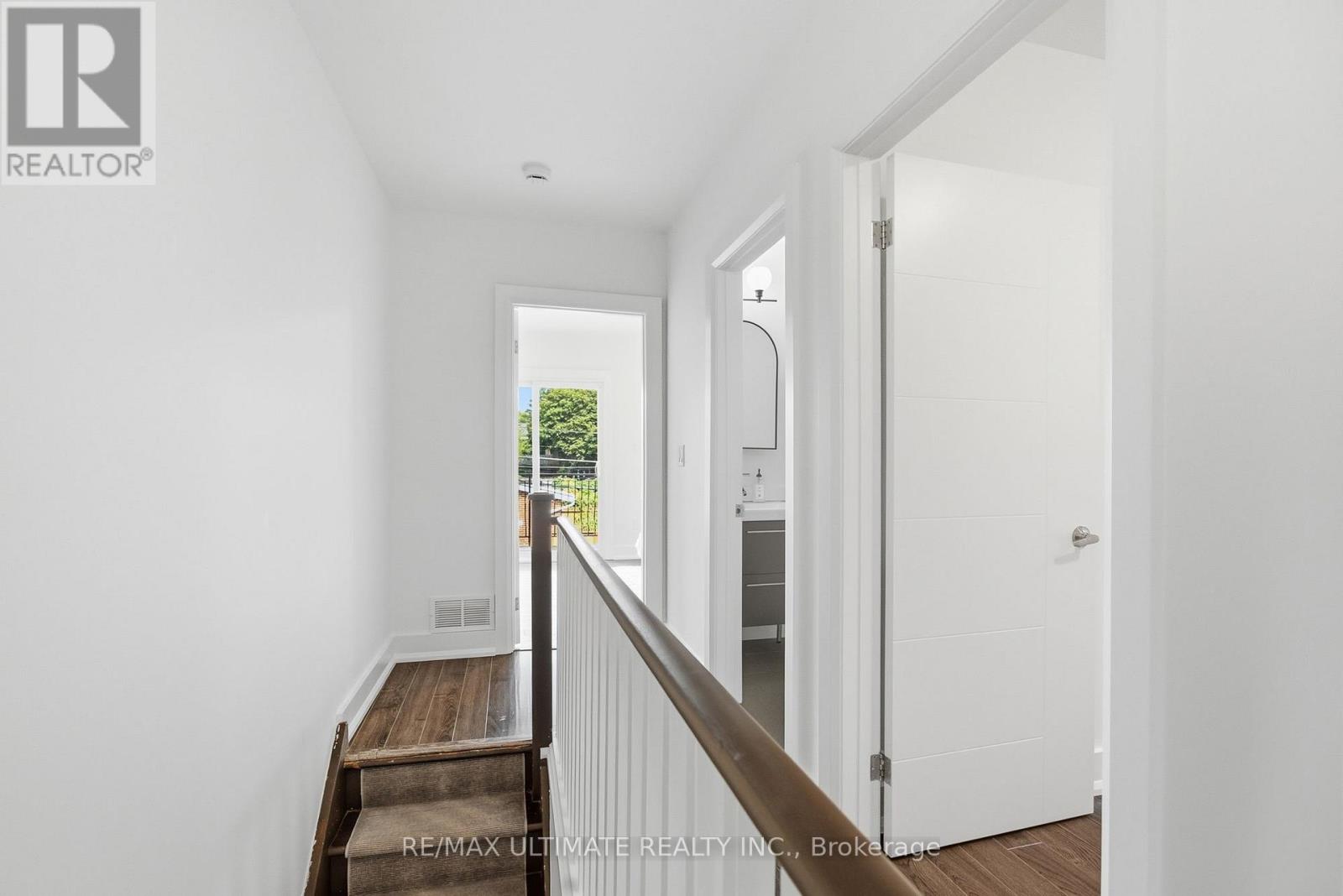 Main/upper - 305 Winona Drive, Toronto, Ontario  M6C 3S8 - Photo 24 - C13800902
