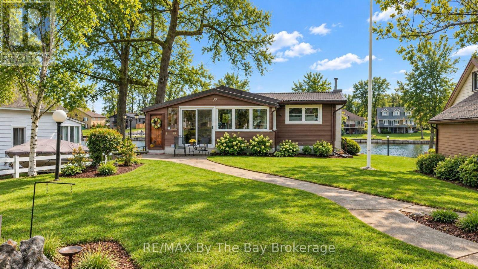 39 Old Mosley Street, Wasaga Beach, Ontario  L9Z 2J8 - Photo 1 - S13800974