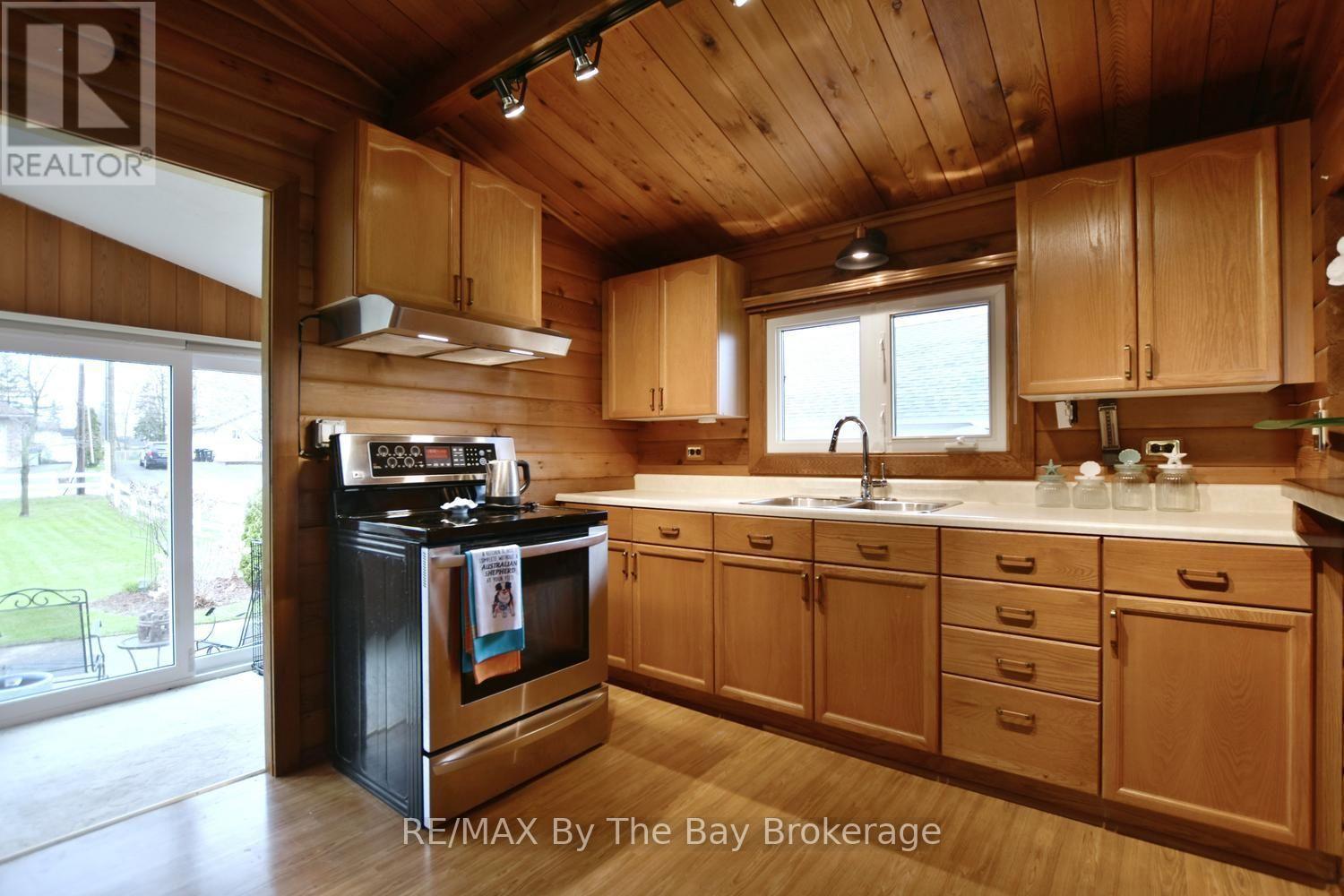 39 Old Mosley Street, Wasaga Beach, Ontario  L9Z 2J8 - Photo 9 - S13800974