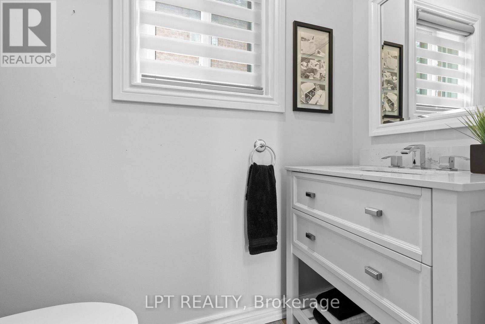 370 Silken Laumann Drive, Newmarket, Ontario  L3X 2J1 - Photo 18 - N13800944
