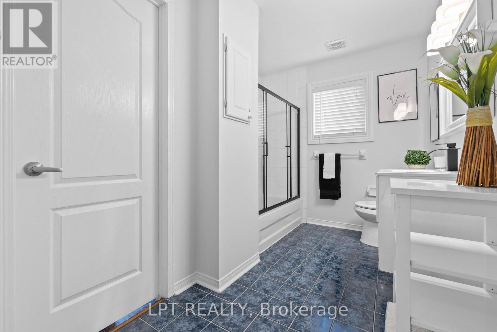 370 Silken Laumann Drive, Newmarket, Ontario  L3X 2J1 - Photo 33 - N13800944