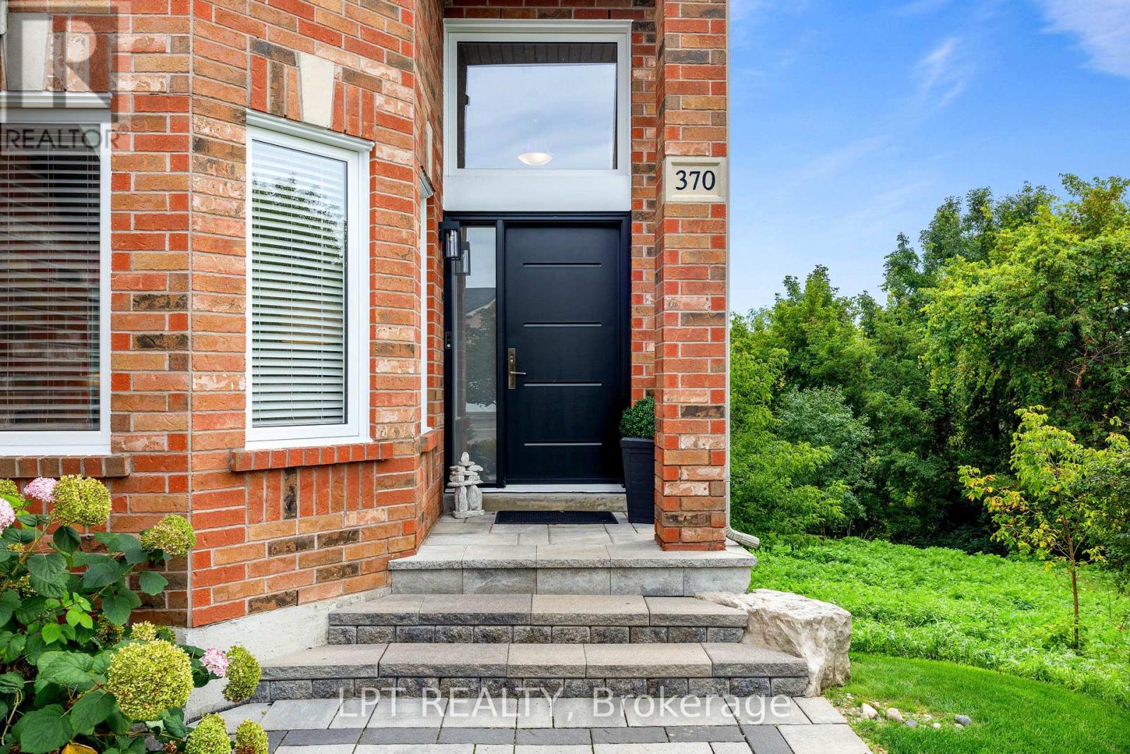 370 Silken Laumann Drive, Newmarket, Ontario  L3X 2J1 - Photo 4 - N13800944