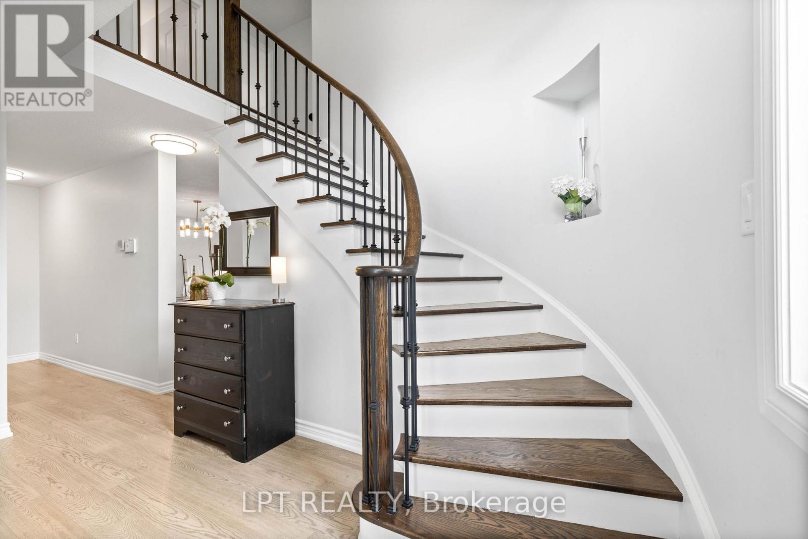 370 Silken Laumann Drive, Newmarket, Ontario  L3X 2J1 - Photo 6 - N13800944