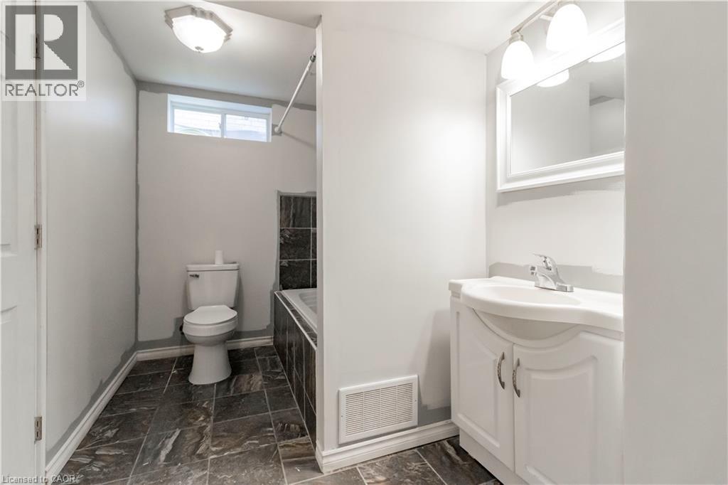 684 Commonwealth Crescent, Kitchener, Ontario  N2E 4J8 - Photo 33 - 40863277