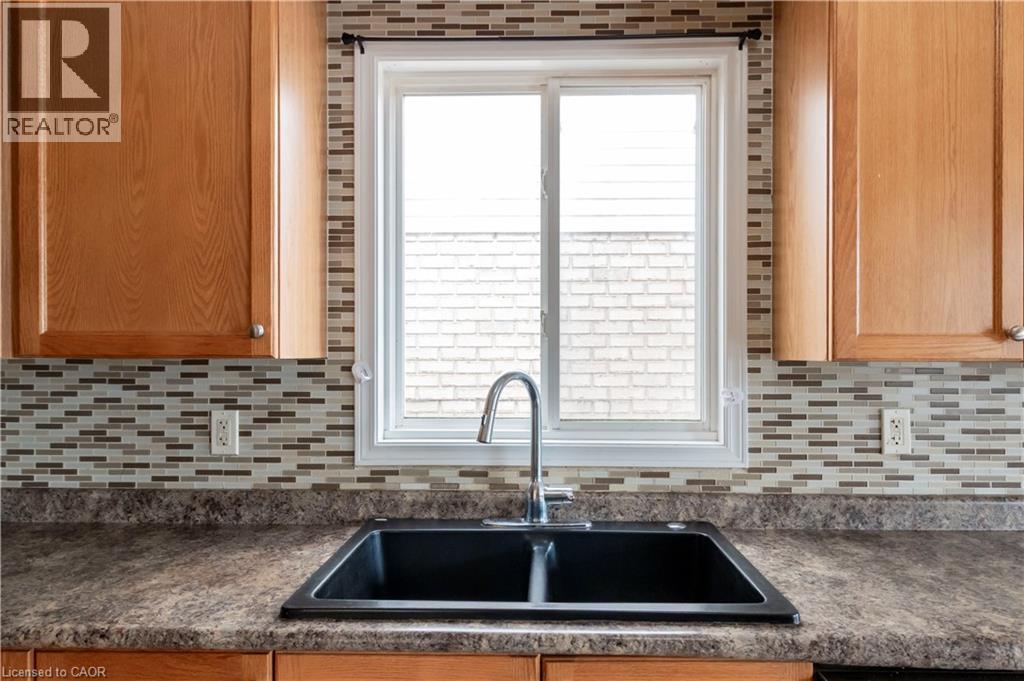 684 Commonwealth Crescent, Kitchener, Ontario  N2E 4J8 - Photo 7 - 40863277