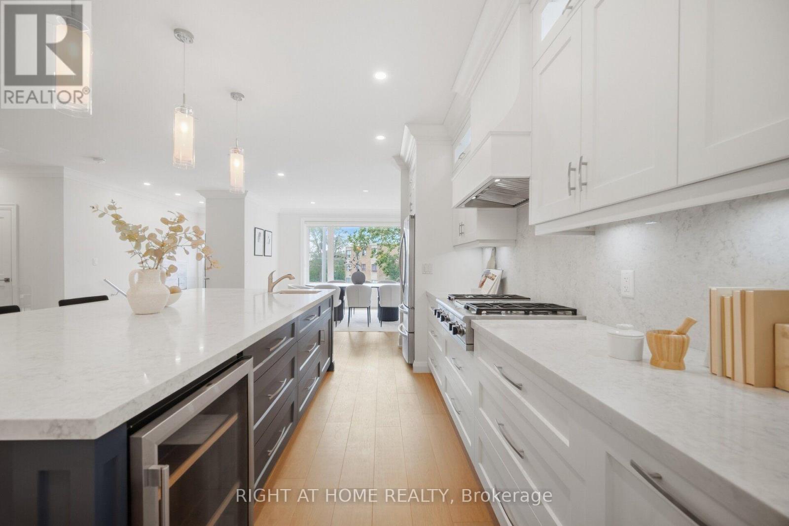 107 Trethewey Drive, Toronto, Ontario  M6M 4B6 - Photo 13 - W13800956