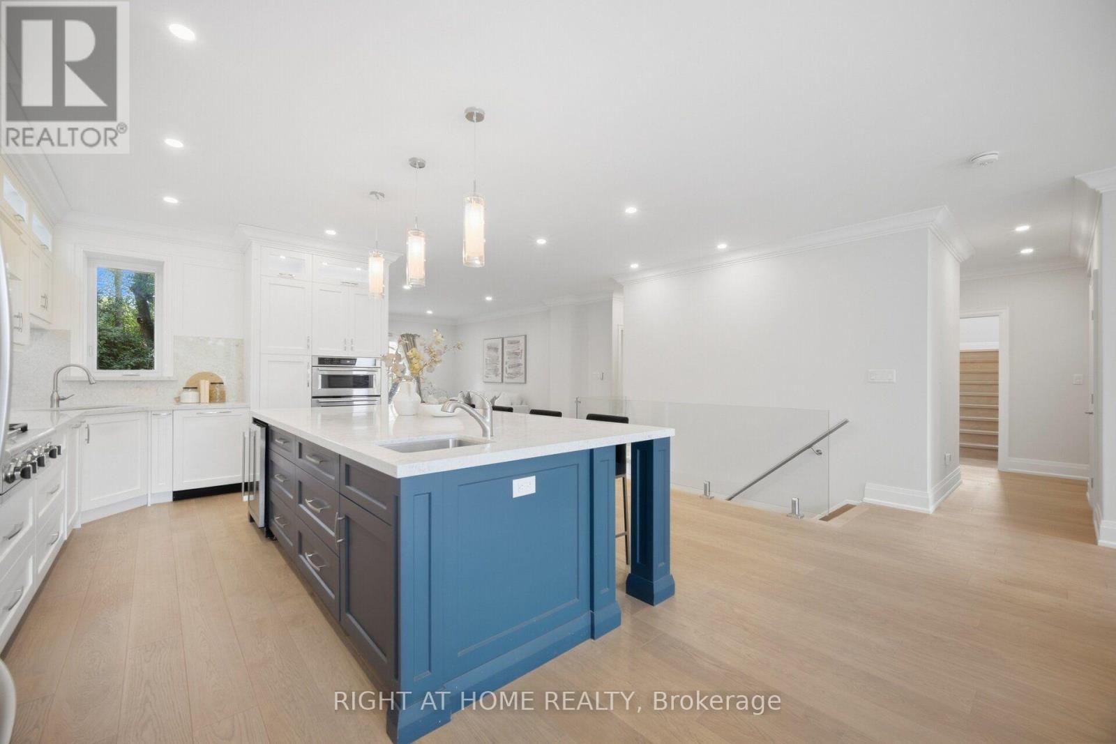 107 Trethewey Drive, Toronto, Ontario  M6M 4B6 - Photo 15 - W13800956