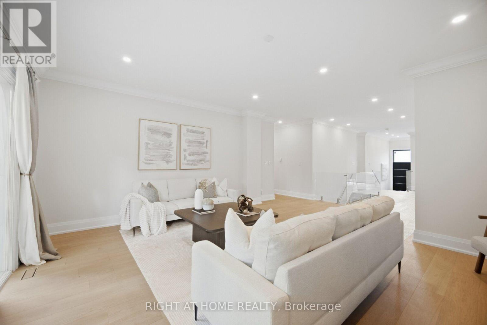 107 Trethewey Drive, Toronto, Ontario  M6M 4B6 - Photo 20 - W13800956