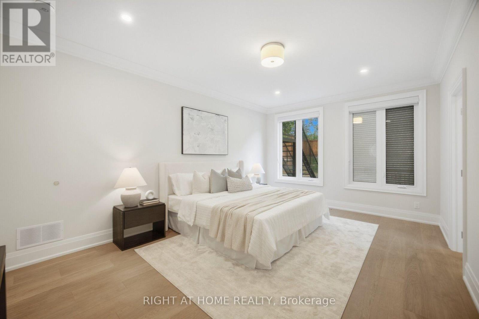 107 Trethewey Drive, Toronto, Ontario  M6M 4B6 - Photo 23 - W13800956