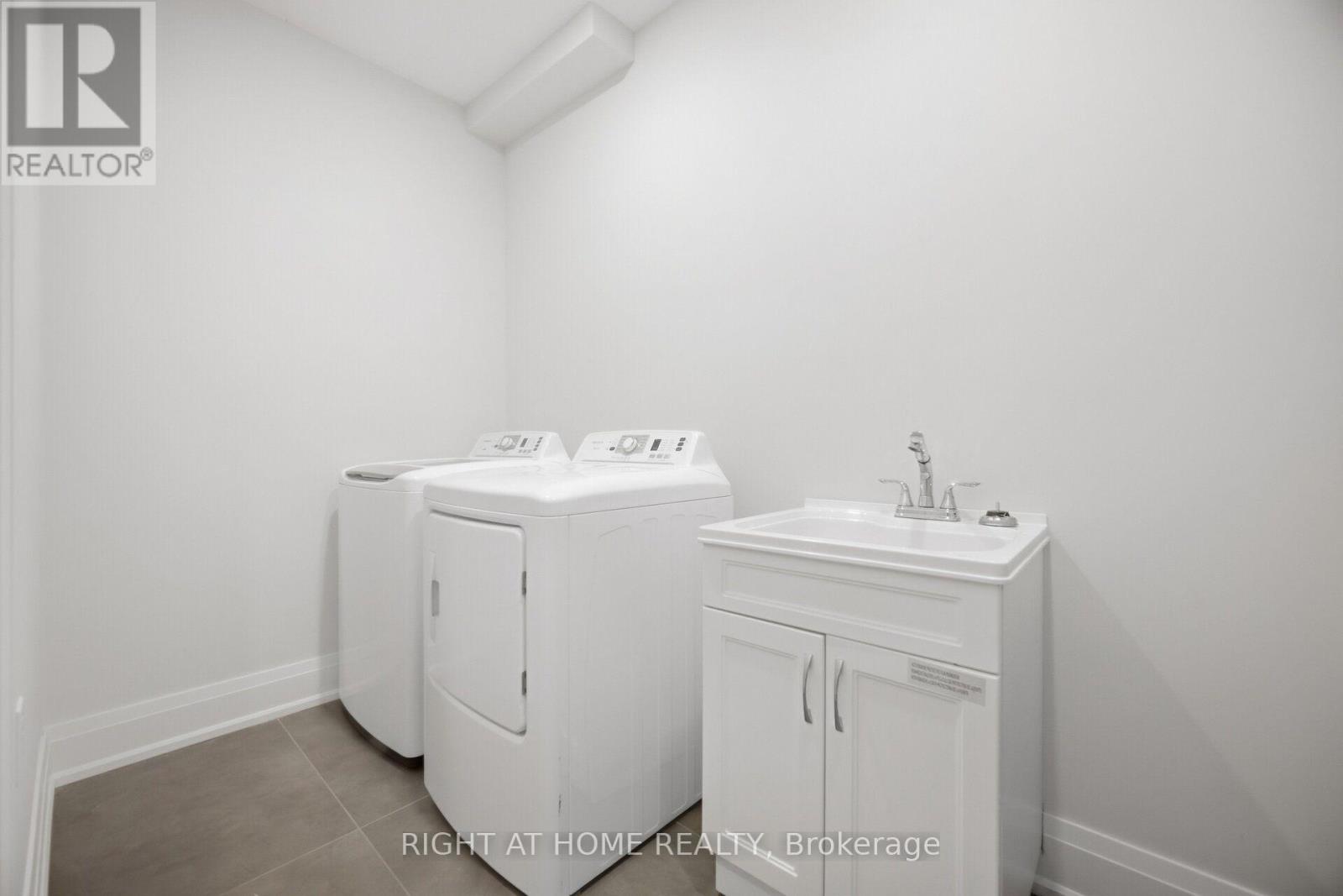 107 Trethewey Drive, Toronto, Ontario  M6M 4B6 - Photo 28 - W13800956