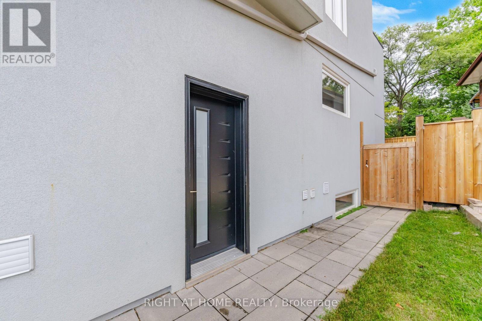 107 Trethewey Drive, Toronto, Ontario  M6M 4B6 - Photo 30 - W13800956