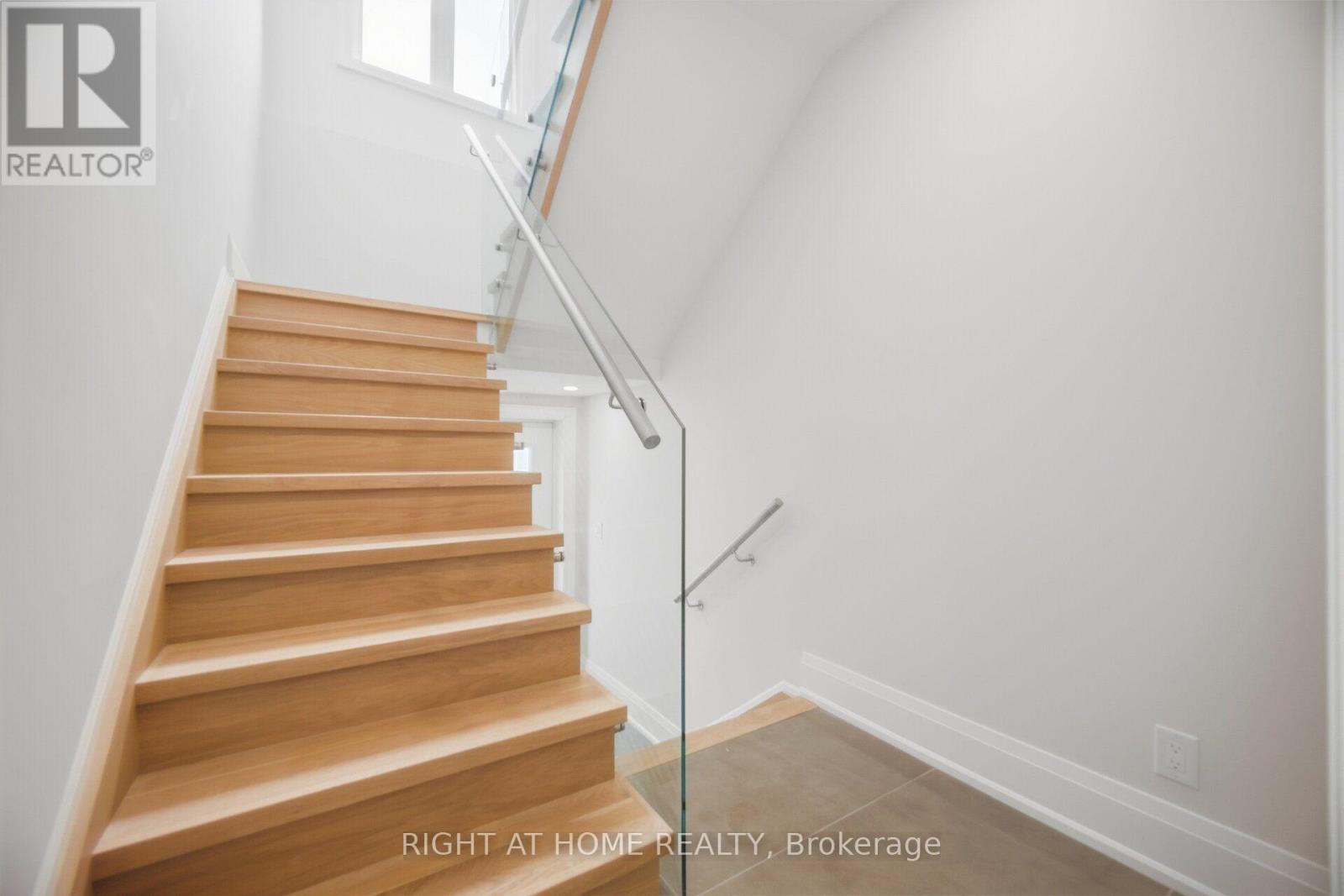 107 Trethewey Drive, Toronto, Ontario  M6M 4B6 - Photo 32 - W13800956