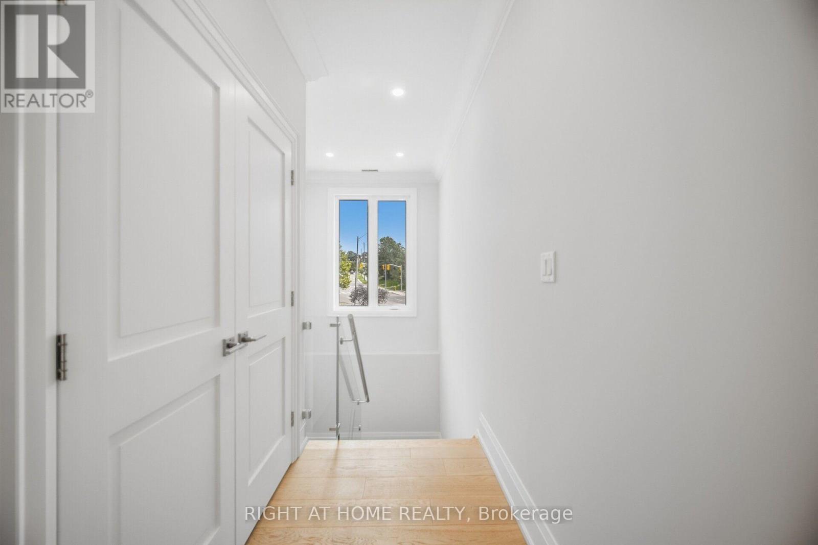 107 Trethewey Drive, Toronto, Ontario  M6M 4B6 - Photo 33 - W13800956