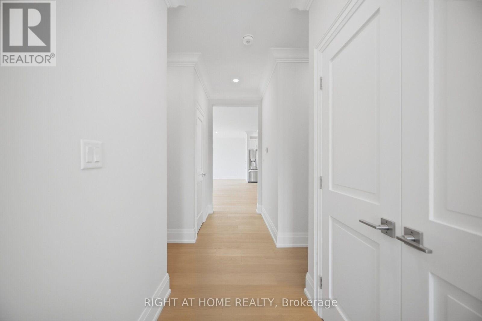 107 Trethewey Drive, Toronto, Ontario  M6M 4B6 - Photo 34 - W13800956