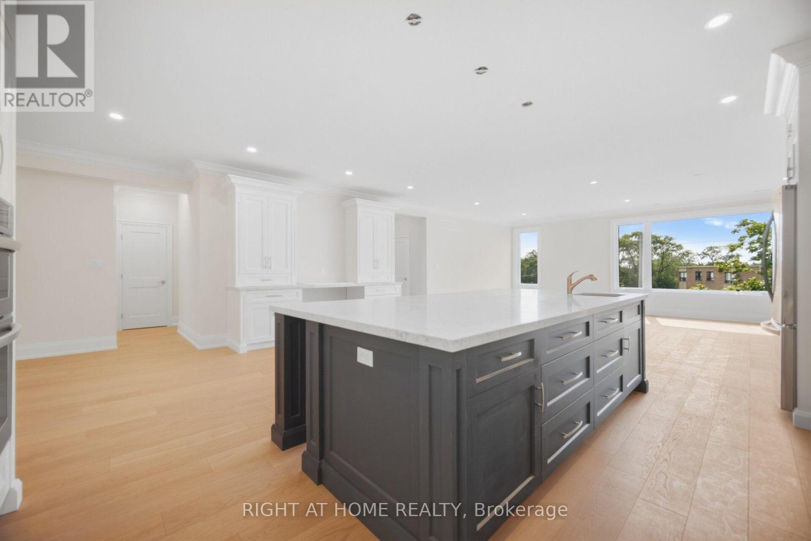 107 Trethewey Drive, Toronto, Ontario  M6M 4B6 - Photo 39 - W13800956